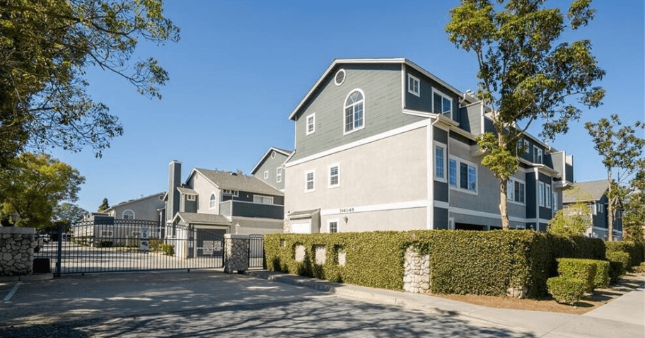 부에나팍 게이트 단지 리모델링 타운홈 — $625,000